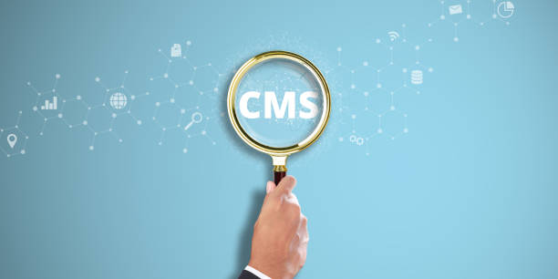 Un CMS permet de créer un site sans coder. En effet, il centralise les éléments nécessaires. Ainsi, on peut gérer textes, images