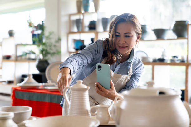 La modération des commentaires joue un rôle crucial sur les réseaux sociaux. En effet, elle garantit la qualité des échanges.